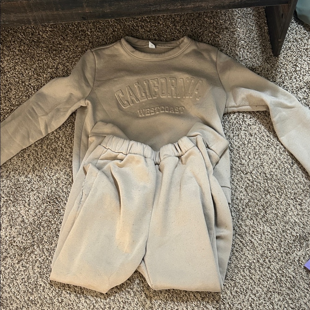 SHEIN Kids Beige Shorts Set